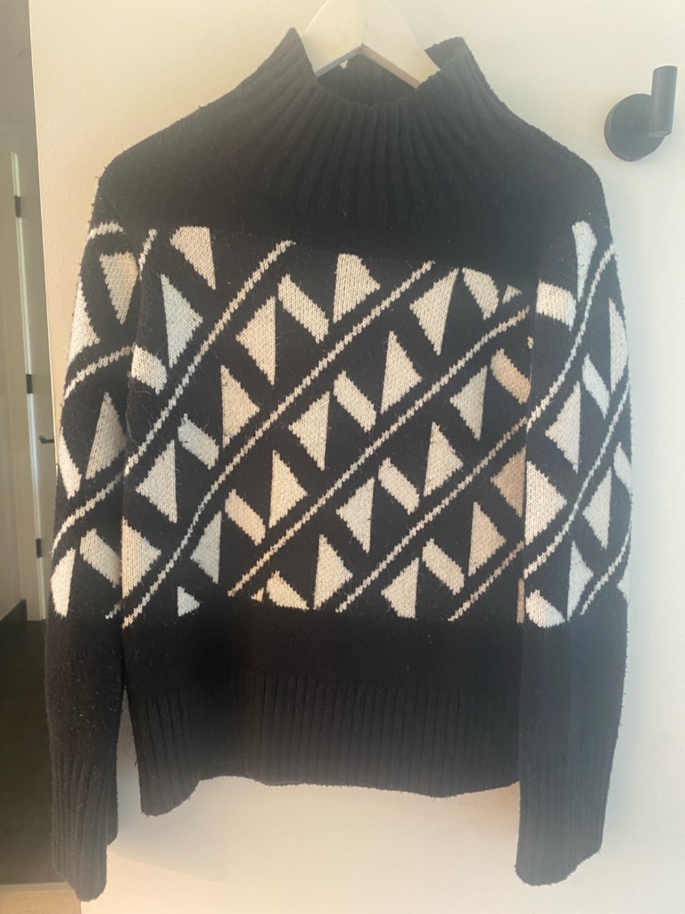 Ann Taylor Black & White Geometric Turtleneck Sweater